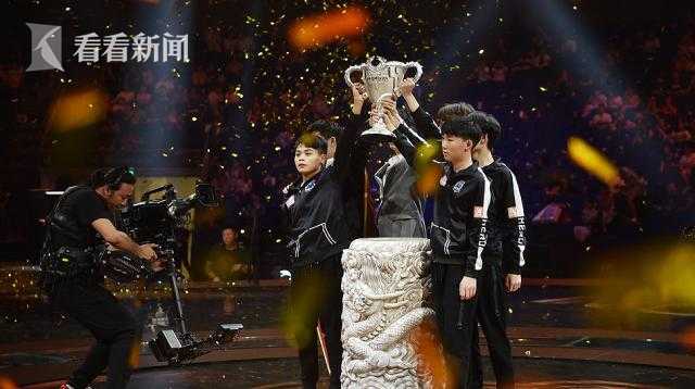 中国充电联盟<：>1-8月充电基础设施增量为453万个 同比上升88.5%